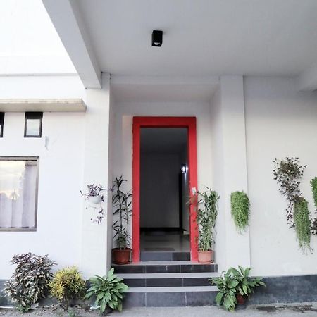 Reddoorz @ Pasangkayu Mamuju Utara Hotel Kültér fotó