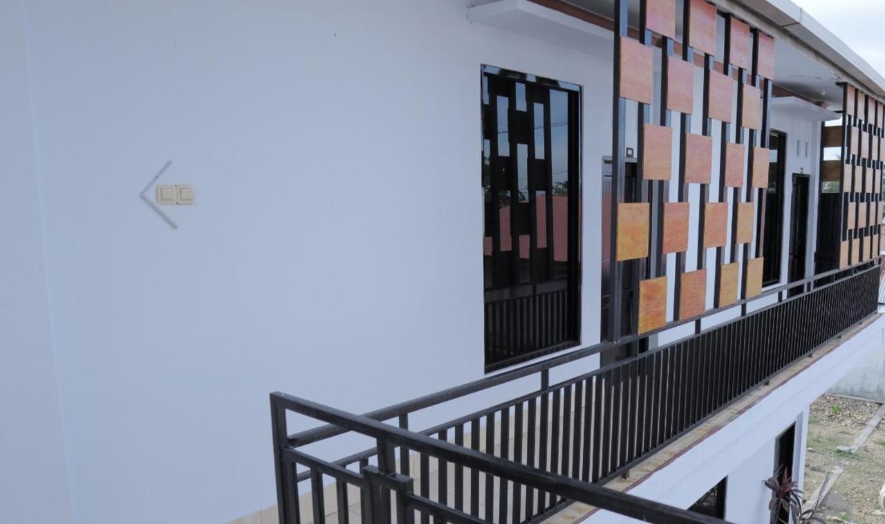 Reddoorz @ Pasangkayu Mamuju Utara Hotel Kültér fotó