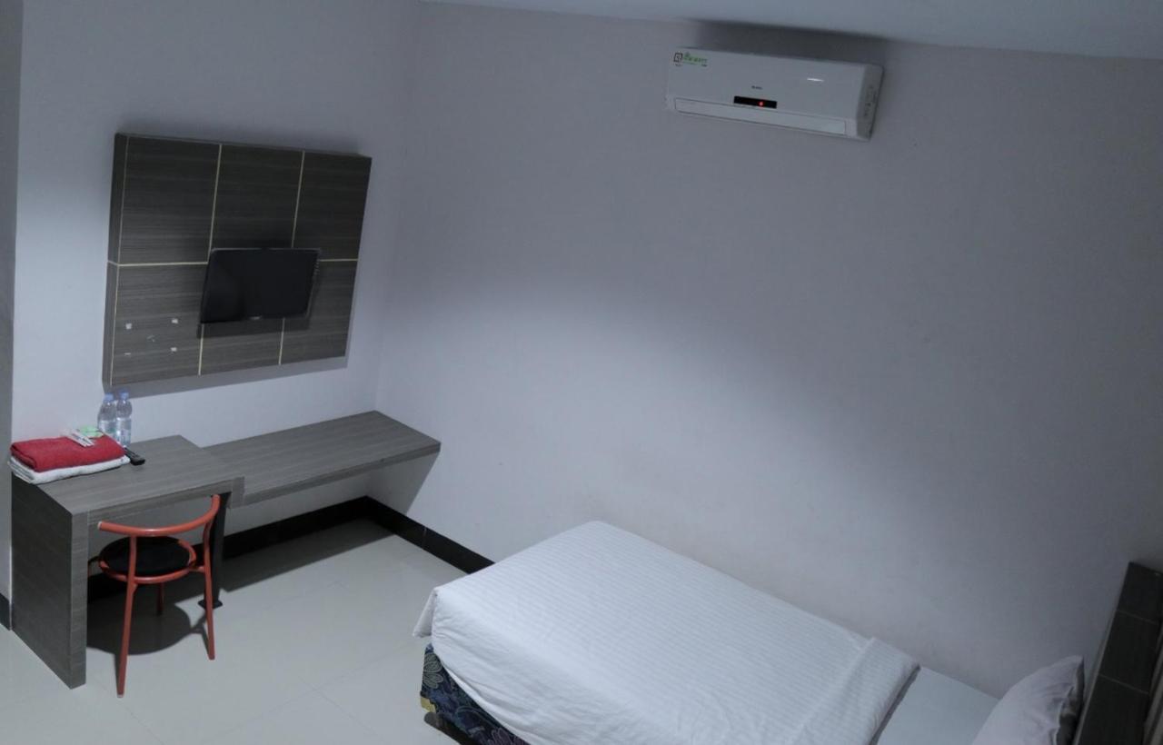 Reddoorz @ Pasangkayu Mamuju Utara Hotel Kültér fotó
