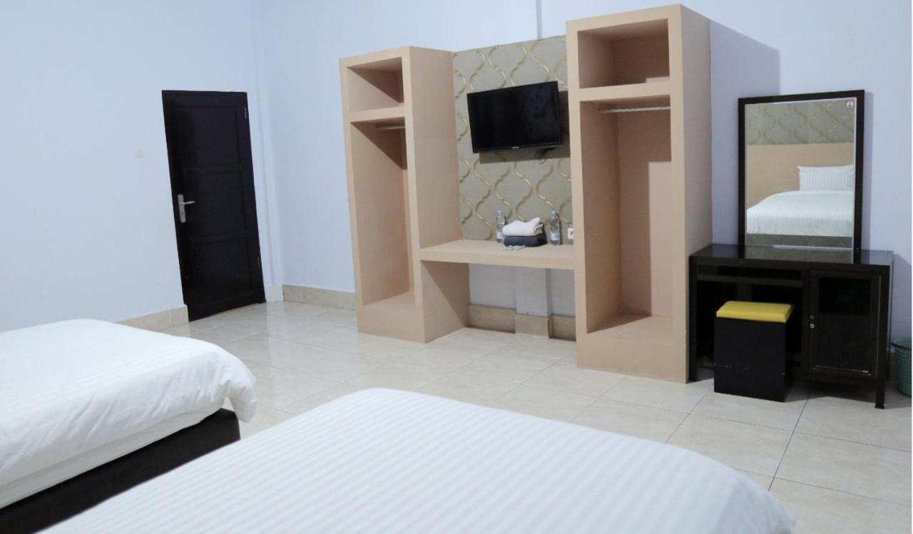 Reddoorz @ Pasangkayu Mamuju Utara Hotel Kültér fotó