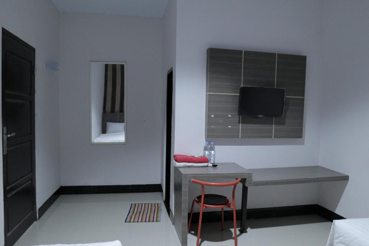 Reddoorz @ Pasangkayu Mamuju Utara Hotel Kültér fotó